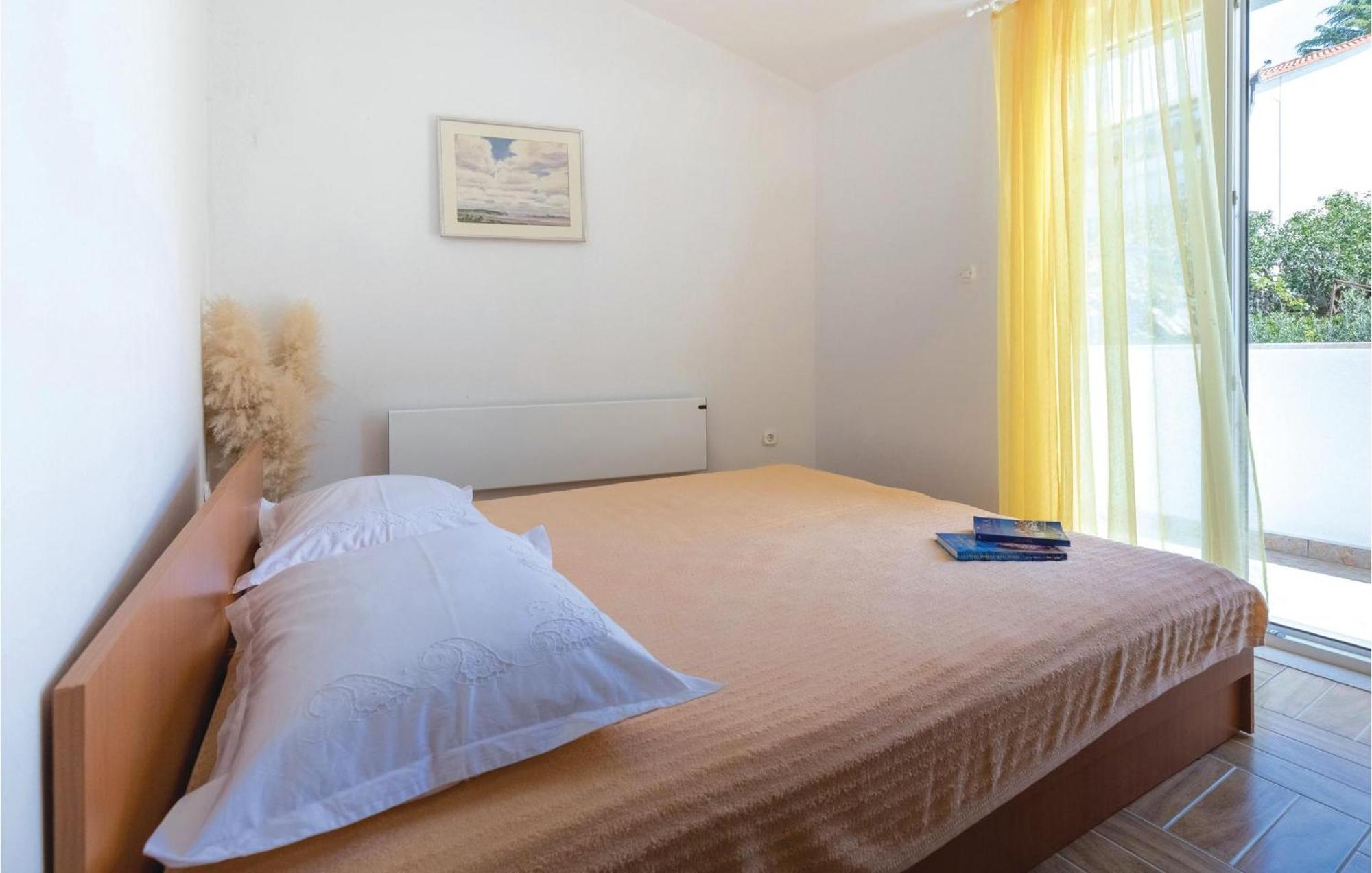 2 Bedroom Lovely Apartment In Komarna 克勒克 外观 照片
