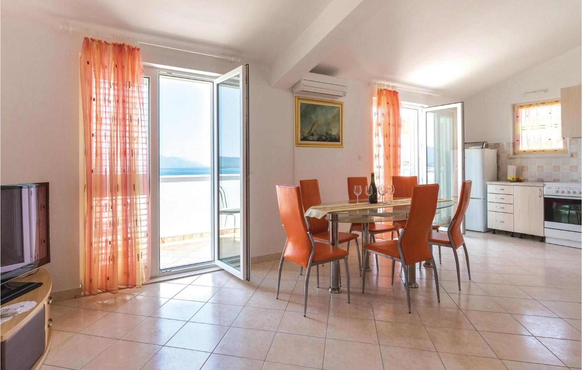 2 Bedroom Lovely Apartment In Komarna 克勒克 外观 照片