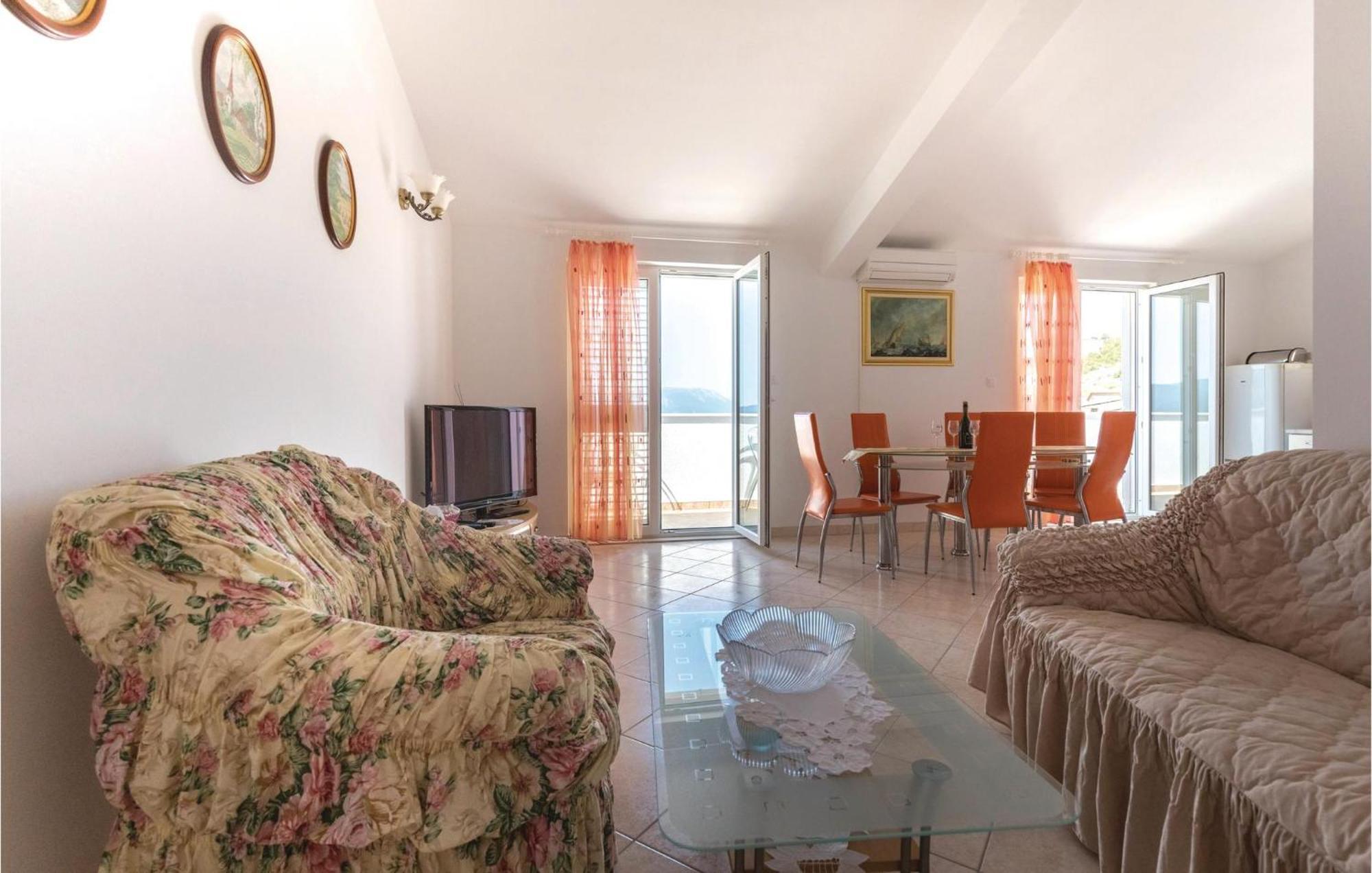 2 Bedroom Lovely Apartment In Komarna 克勒克 外观 照片
