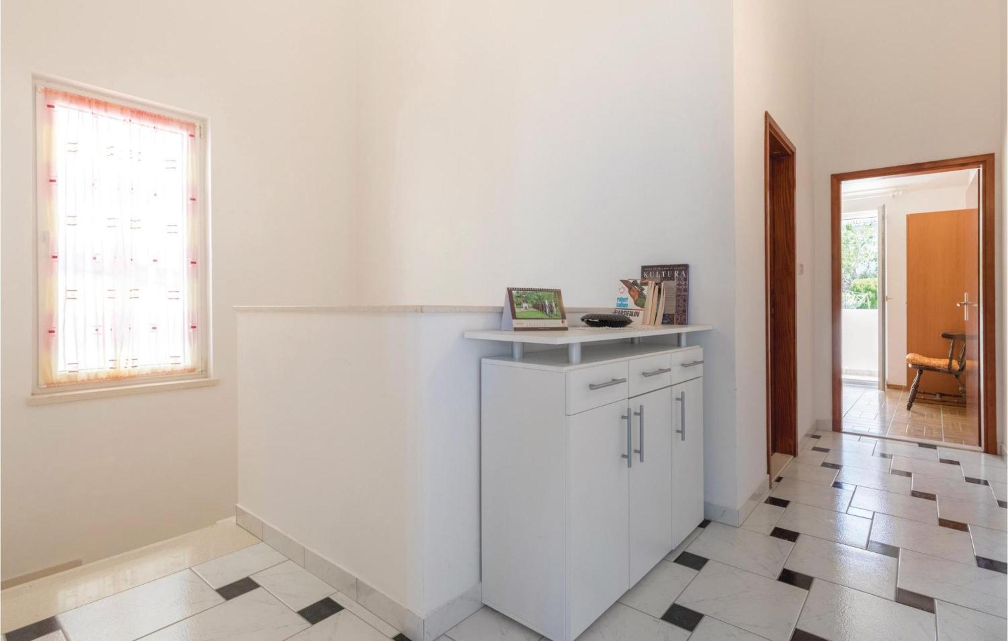 2 Bedroom Lovely Apartment In Komarna 克勒克 外观 照片